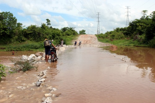 brod�n� s motorkama p�es �eku