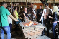 B�lorusk� tradice - op�k�n� �peku na ohni