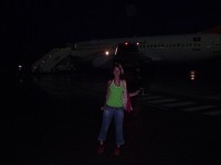 Zuzka p�ed letadlem