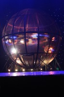 p�t motorek krou��c�ch v jedn� kleci