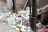 M�sty se na ulic�ch tvo�� mal� skl�dky