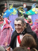 Dr�kula uprost�ed m�sta...