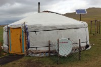 modern� jurta - sol�rn� panel a satelit