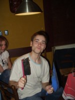  Koci p�ed �klidem rozbit� skleni�ky