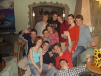 spole�n� foto - za pov�imnut� stoj� p�edev��m Wlk - vpravo dole a J�ra - vzadu v boxu