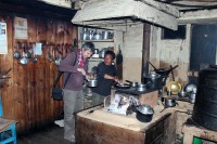 Ochutn�vka vlastn� ve�e�e u kucha�e