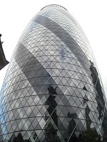 Mrakodrap zn�m� jako Okurka