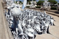 ruce natahuj�c� se z pekla