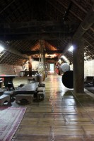 rodinn� d�m zevnit� - t�icet metr� dlouh� stavba